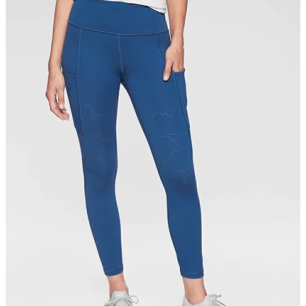 Athleta All In Reaction 7/8 Tights (Atlantic Blue) - XS